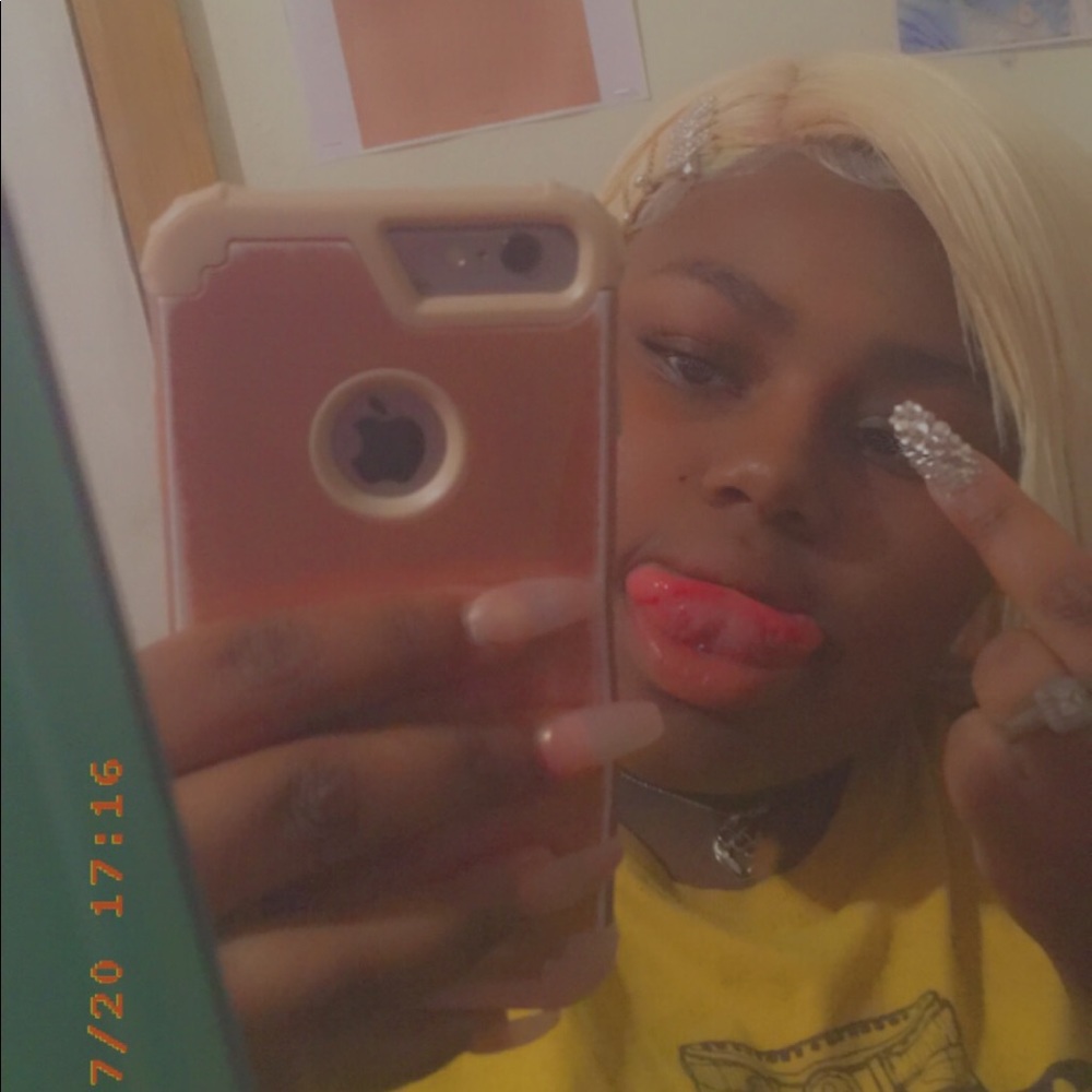 Meet your Posher, Shakiya